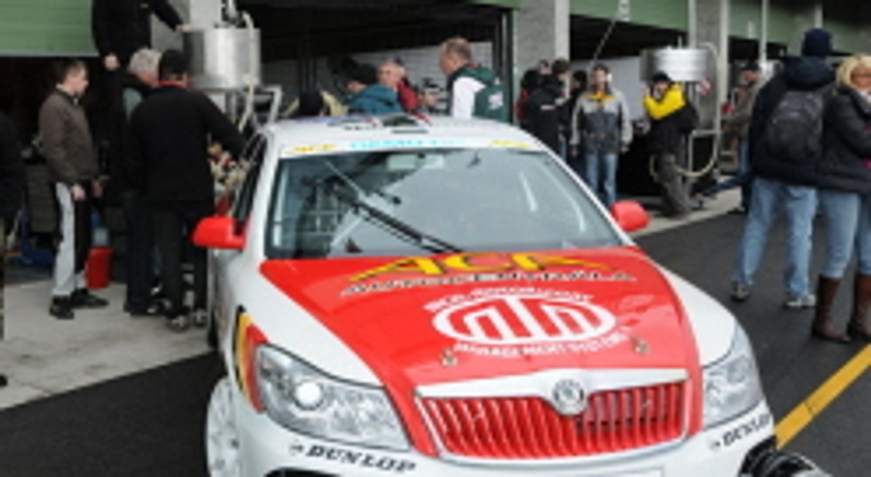 Wyścigi: Renault Clio najszybsze, pierwsze podium Skody Octavii 2010