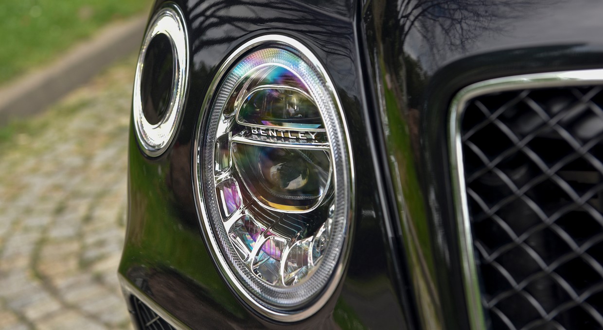 Policja rozbiła luksusową "dziuplę" w Wilanowie. Znaleziono tam części auta znanej aktorki