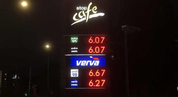 Koniec cudu na stacjach Orlenu. Na pylonach szóstka z przodu. Ceny paliw rosną z dnia na dzień