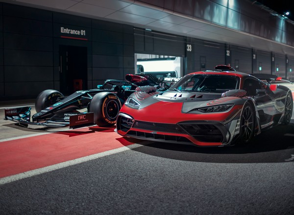 Lewis Hamilton testuje po pracy nowego Mercedesa-AMG