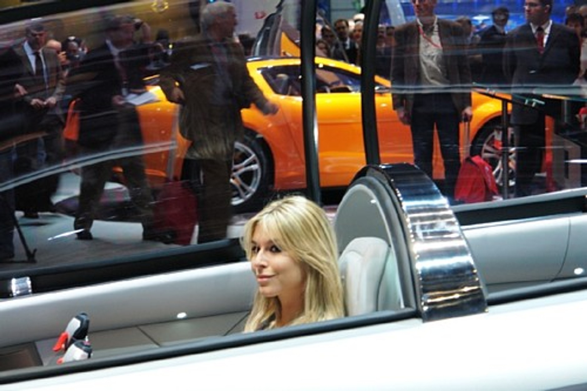 Dziewczyny Geneva Motor Show