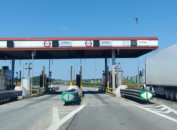 Darmowe autostrady i koniec "wyścigów słoni". Sejm przyjął projekt ustawy