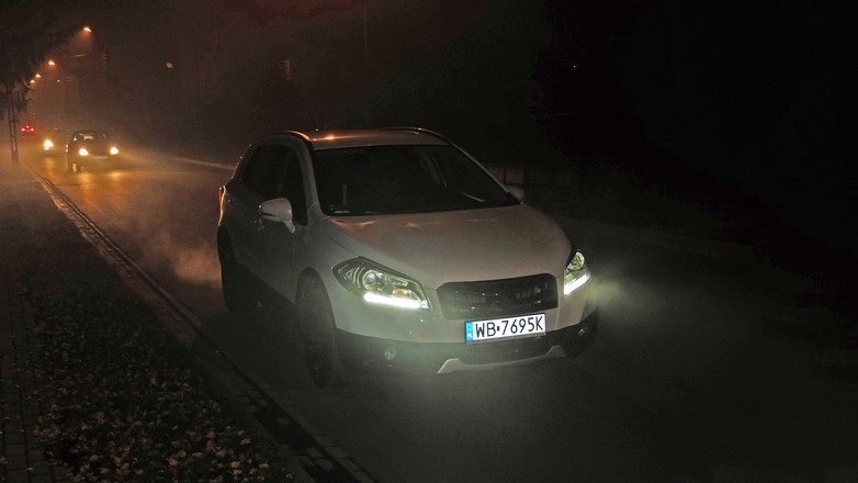 Światła do jazdy dziennej? Używaj, tylko wtedy, gdy dobrze widać!