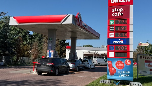 Prawie 8 zł za litr benzyny, prawie 9 zł za litr diesla – prawdopodobnie już wkrótce takie ceny będziemy wspominać z rozrzewnieniem