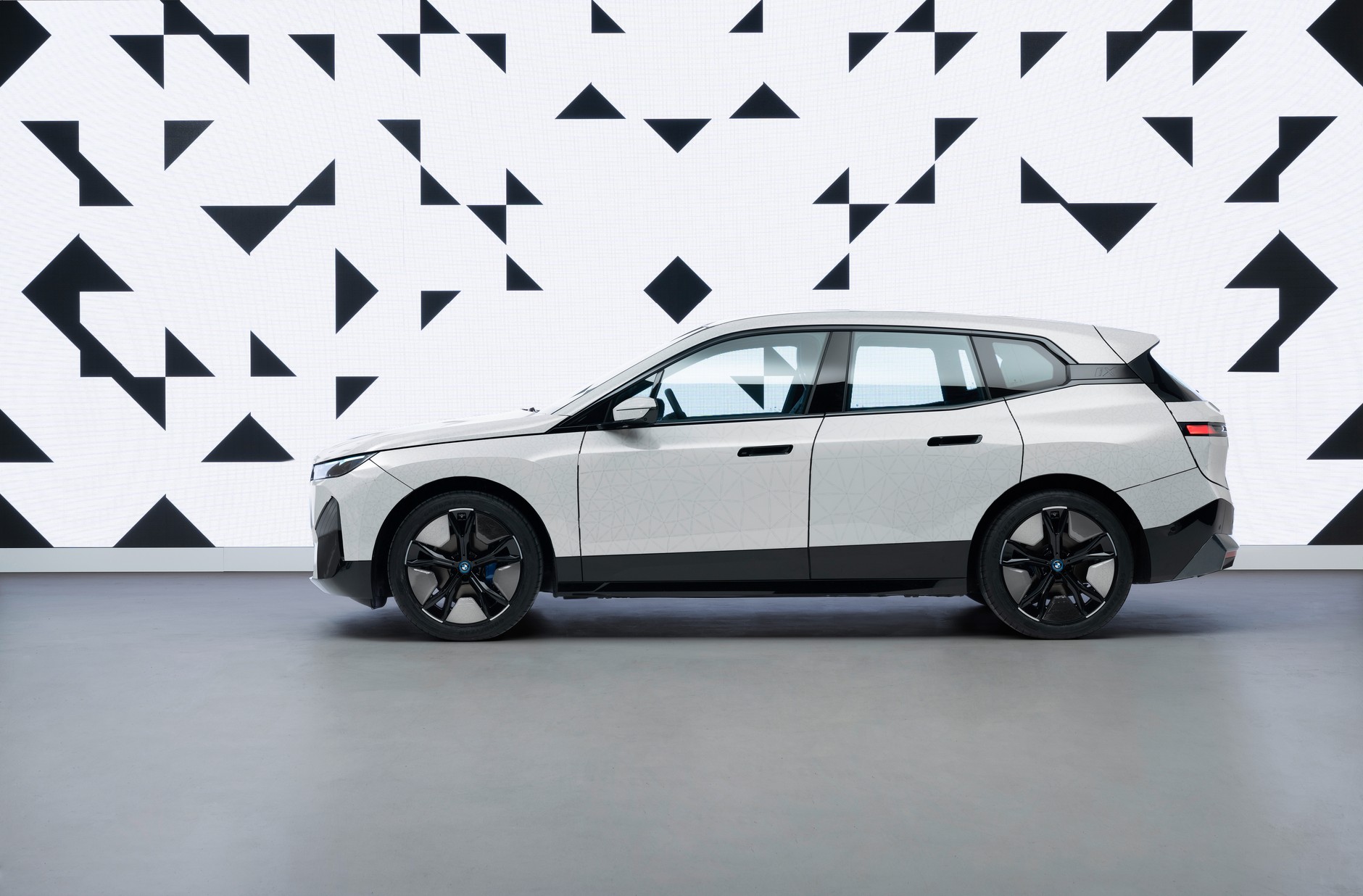 BMW iX Flow E Ink
