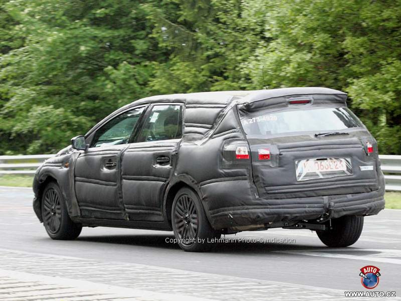 Zdjęcia szpiegowskie: nowy Ford Mondeo