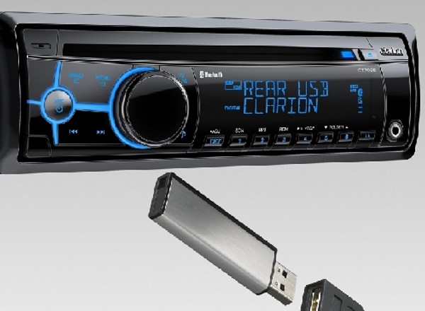 Clarion CZ702E: radio dla wymagających