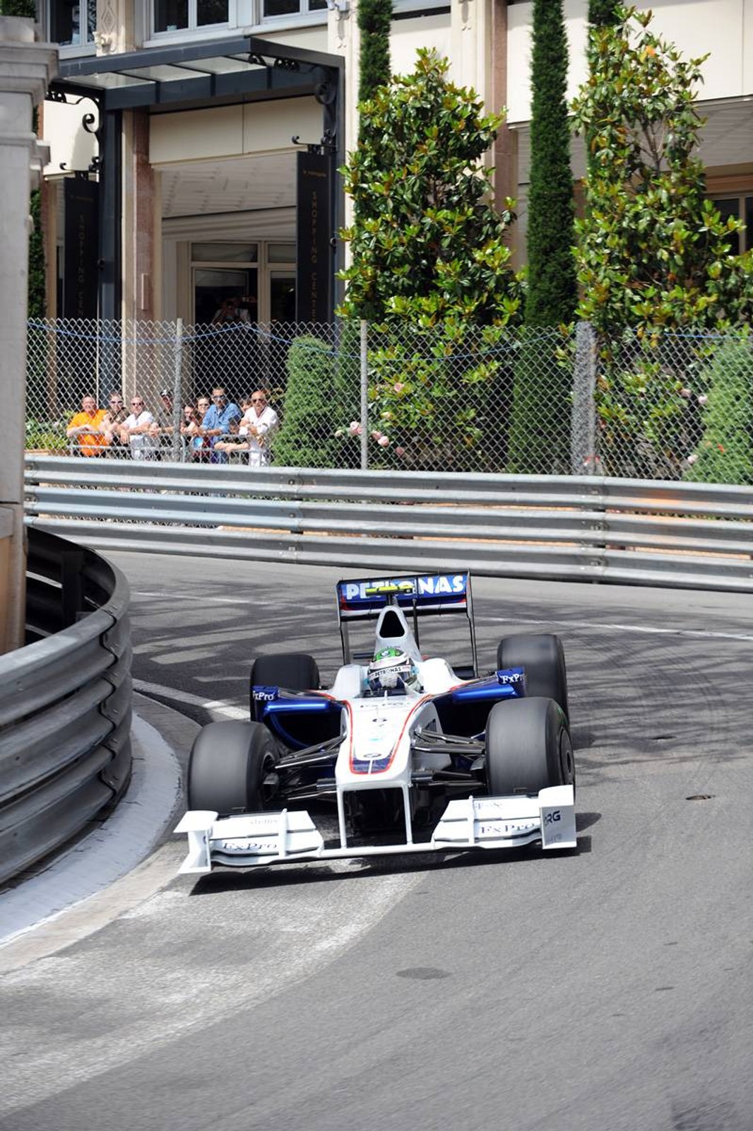 Grand Prix Monaco 2009: Button królem, Kubica w garażu (fotogaleria)