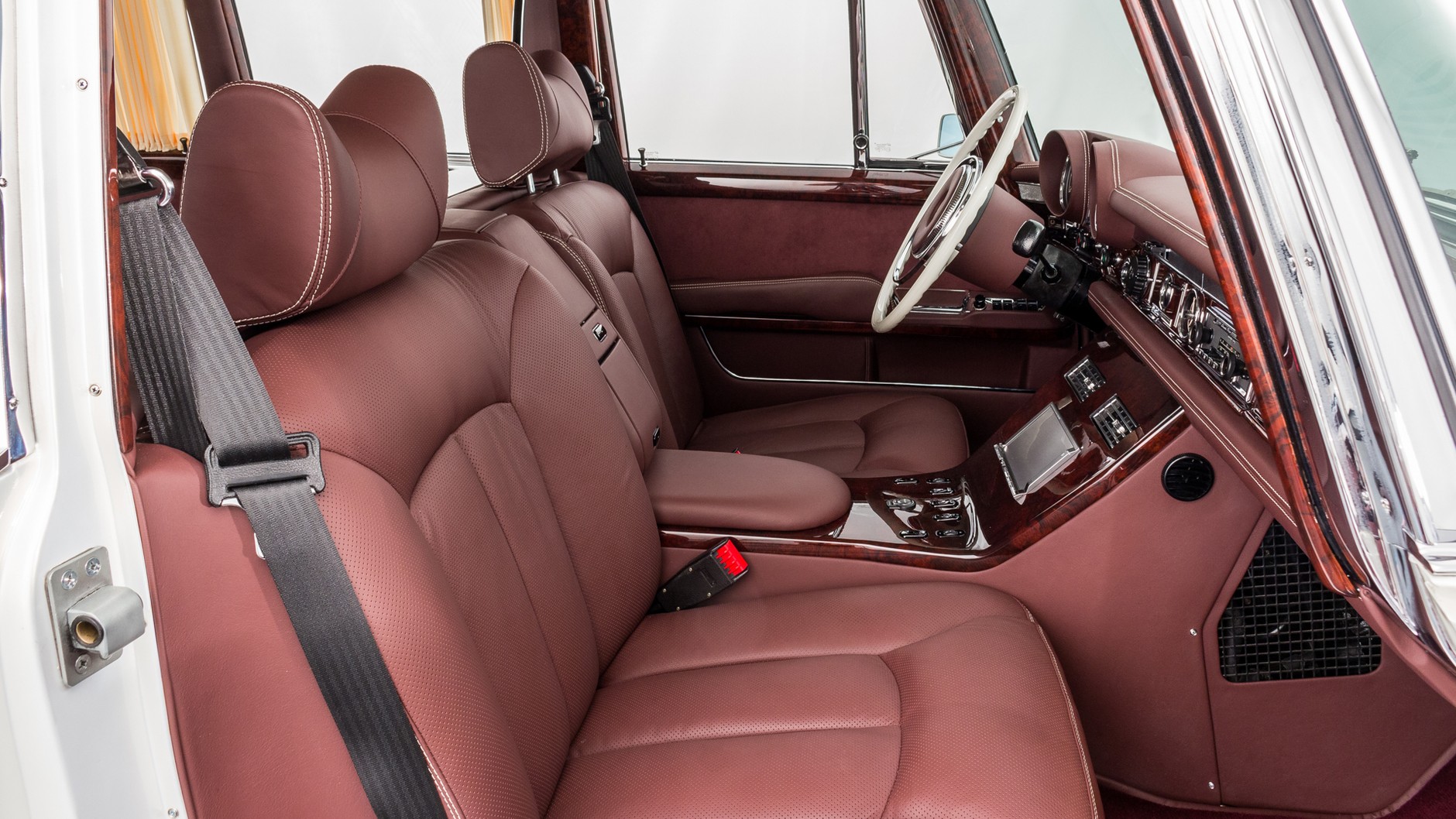 Mercedes-Benz W 100 600 Pullman 1 of 1 restomod