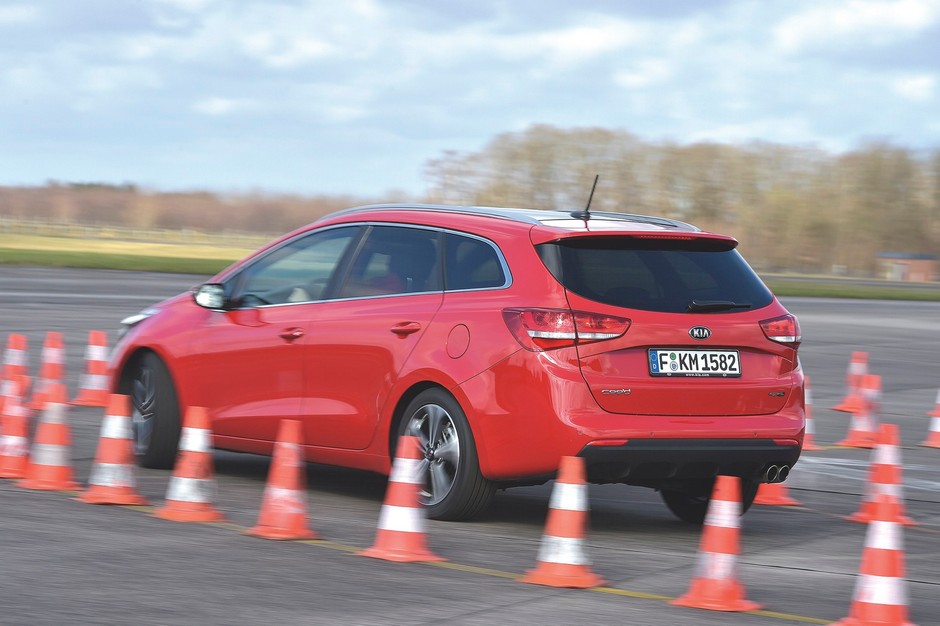 Uwodziciele rodzin - Kia cee'd SW, Opel Astra Sports Tourer, Peugeot 308 SW i Seat Leon ST