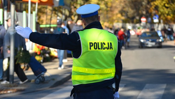 Kierowanie ruchem przez policjanta