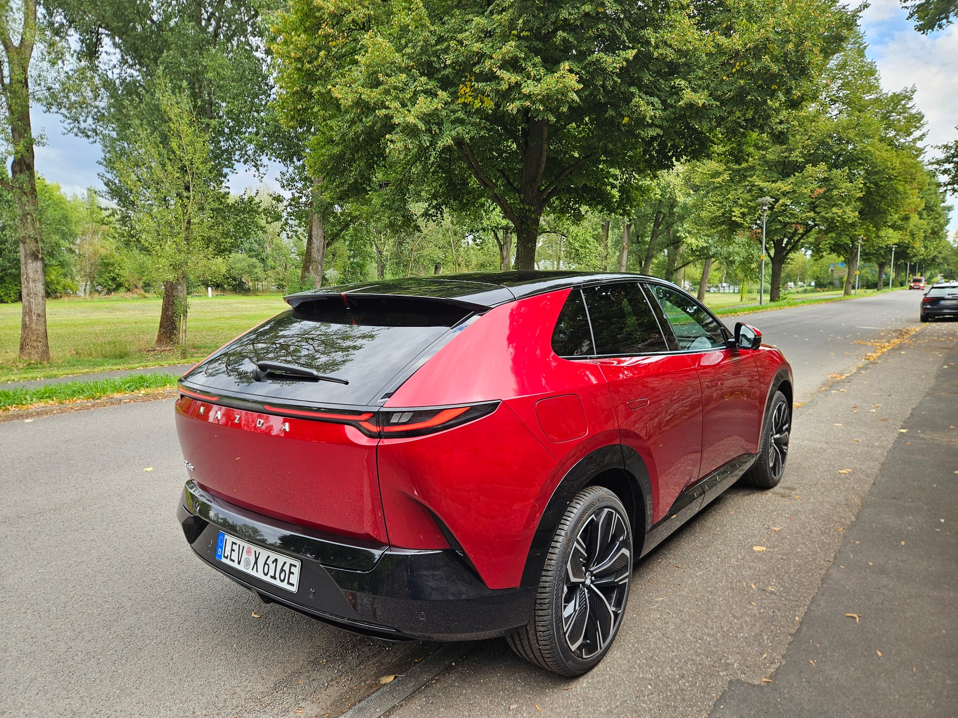 Mazda CX-6e 