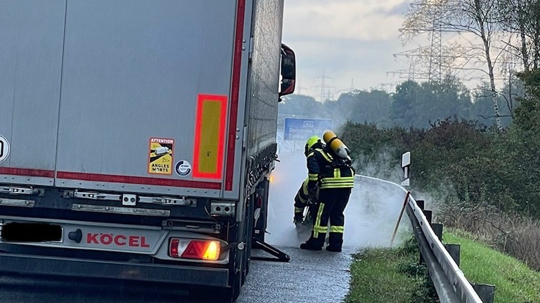 W ciężarówce zasilanej skroplonym gazem ziemnym (LNG) rozszczelnił się zbiornik z gazem