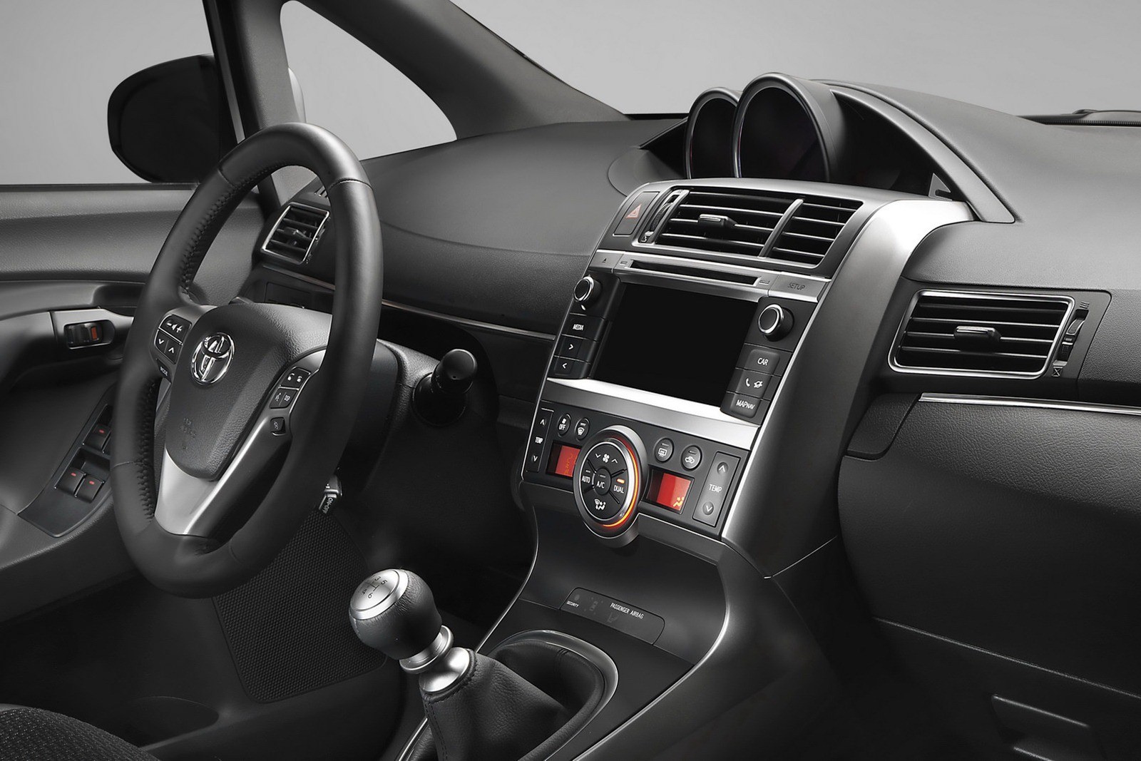 Odmłodzona Toyota Verso w Paryżu