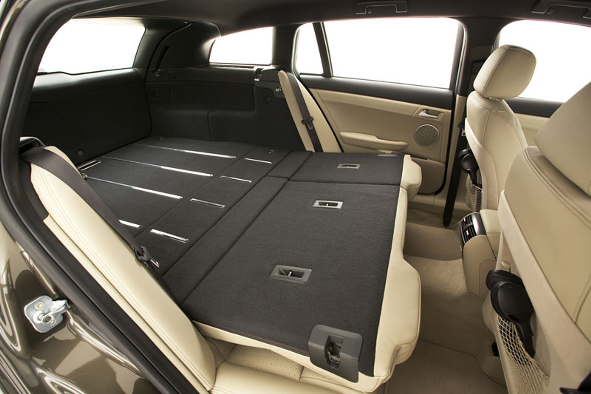 Holden VE Commodore Sportwagon: australijskie kombi dla sportowców z rodziną