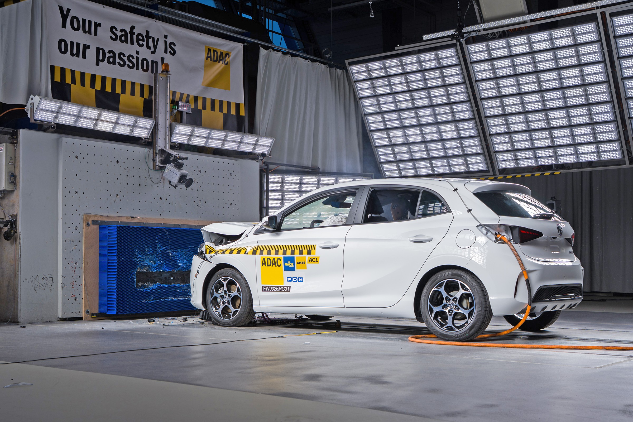 Niemcy rozbili auta i wyszło im coś, co teoretycznie nie powinno wyjść. O co chodzi?