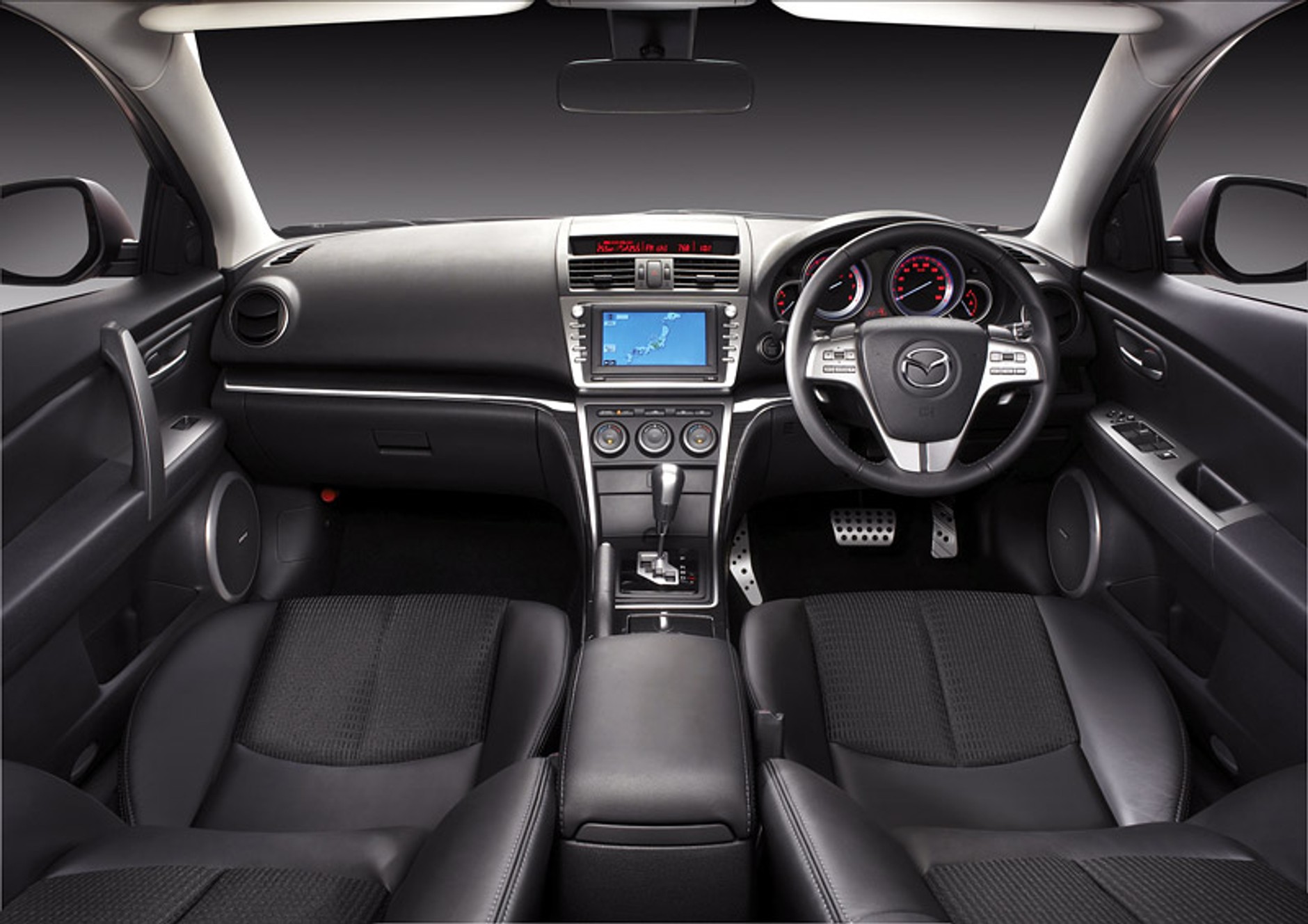 Tokio Motor Show 2007: Mazda Atenza – usportowiona szóstka dla rynku japońskiego