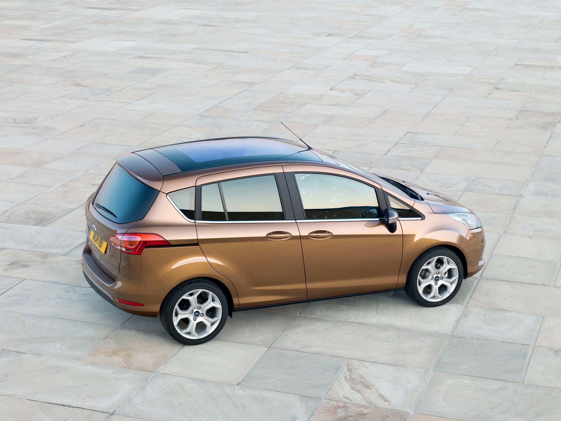 Ford B-Max: nowy, praktyczny mieszczuch