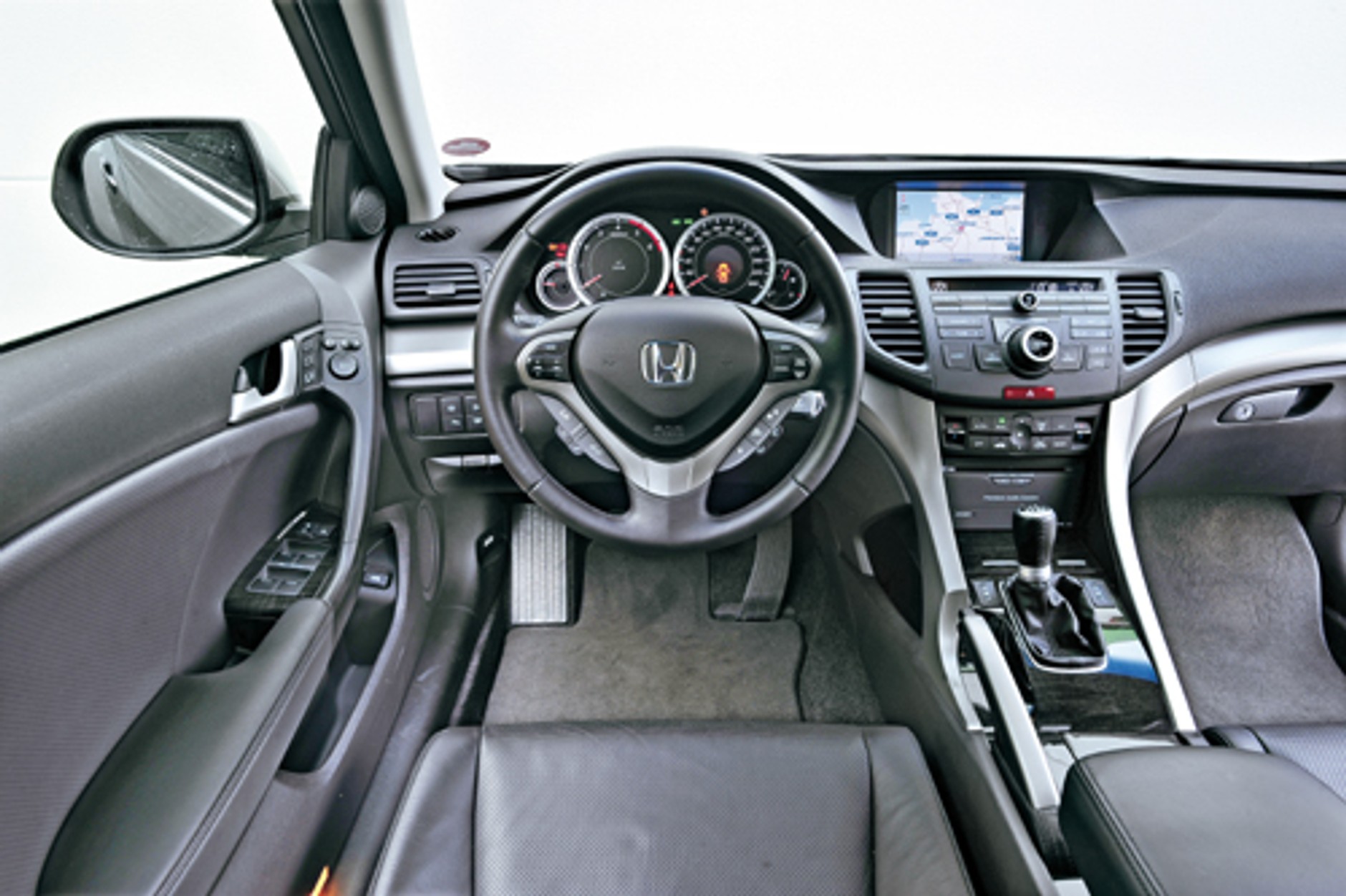 Opel Insignia kontra Honda Accord, VW Passat, Ford Mondeo i Citroen C5 - Oto piorunujące uderzenie Opla