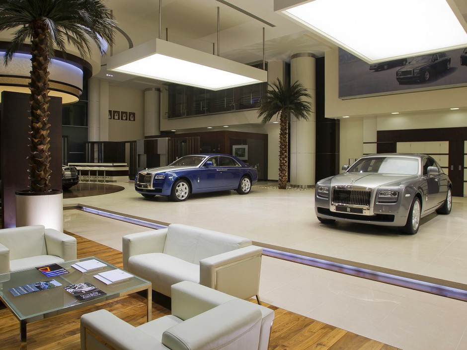 Gdzie jest największy salon Rolls Royce'a?