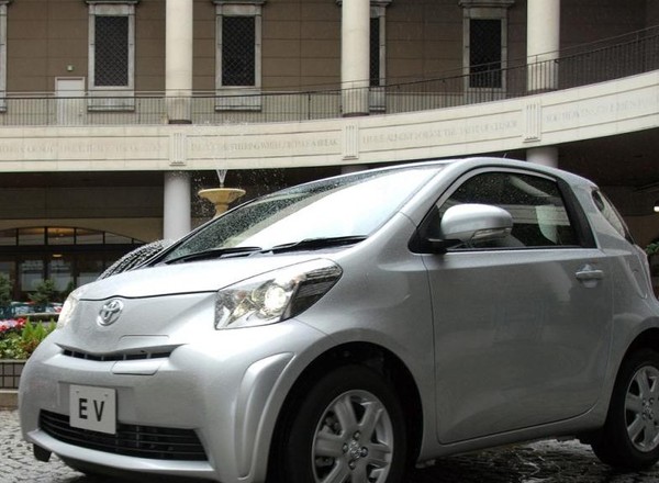 Elektryczna Toyota iQ w Genewie