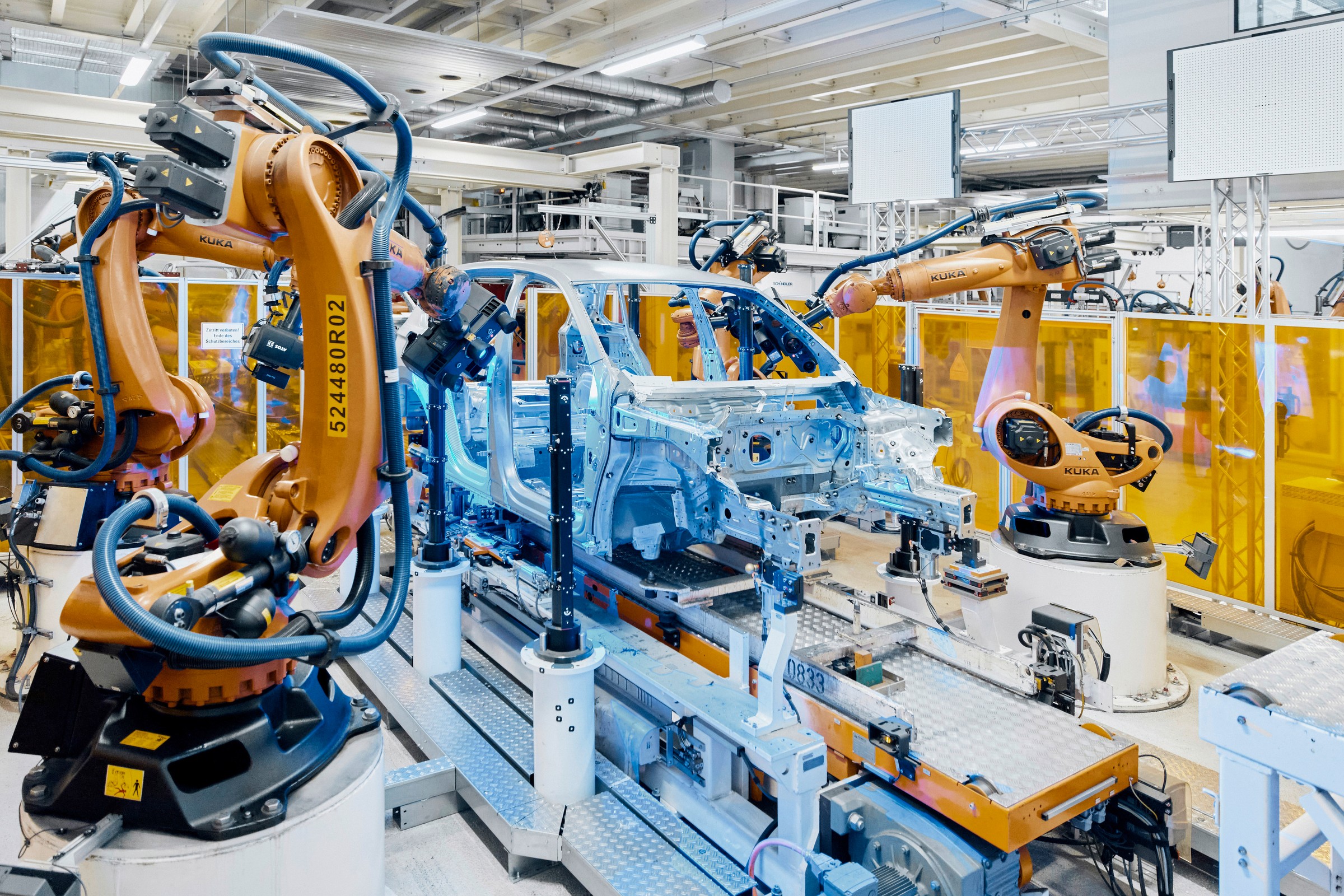 Staną dwie linie produkcyjne w Wolfsburgu. Volkswagen ujawnił powód decyzji