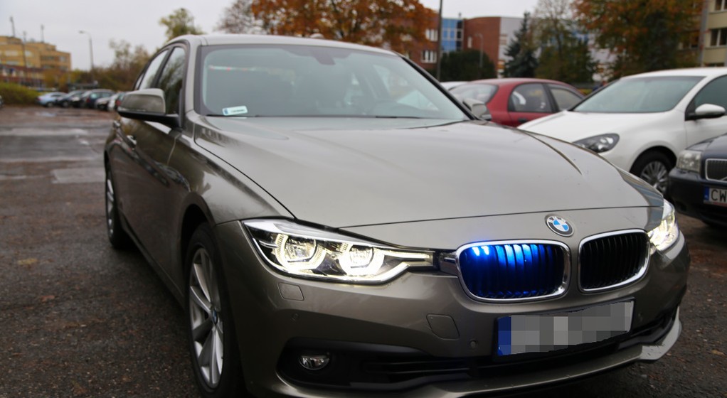 Przód nieoznakowanego radiowozu