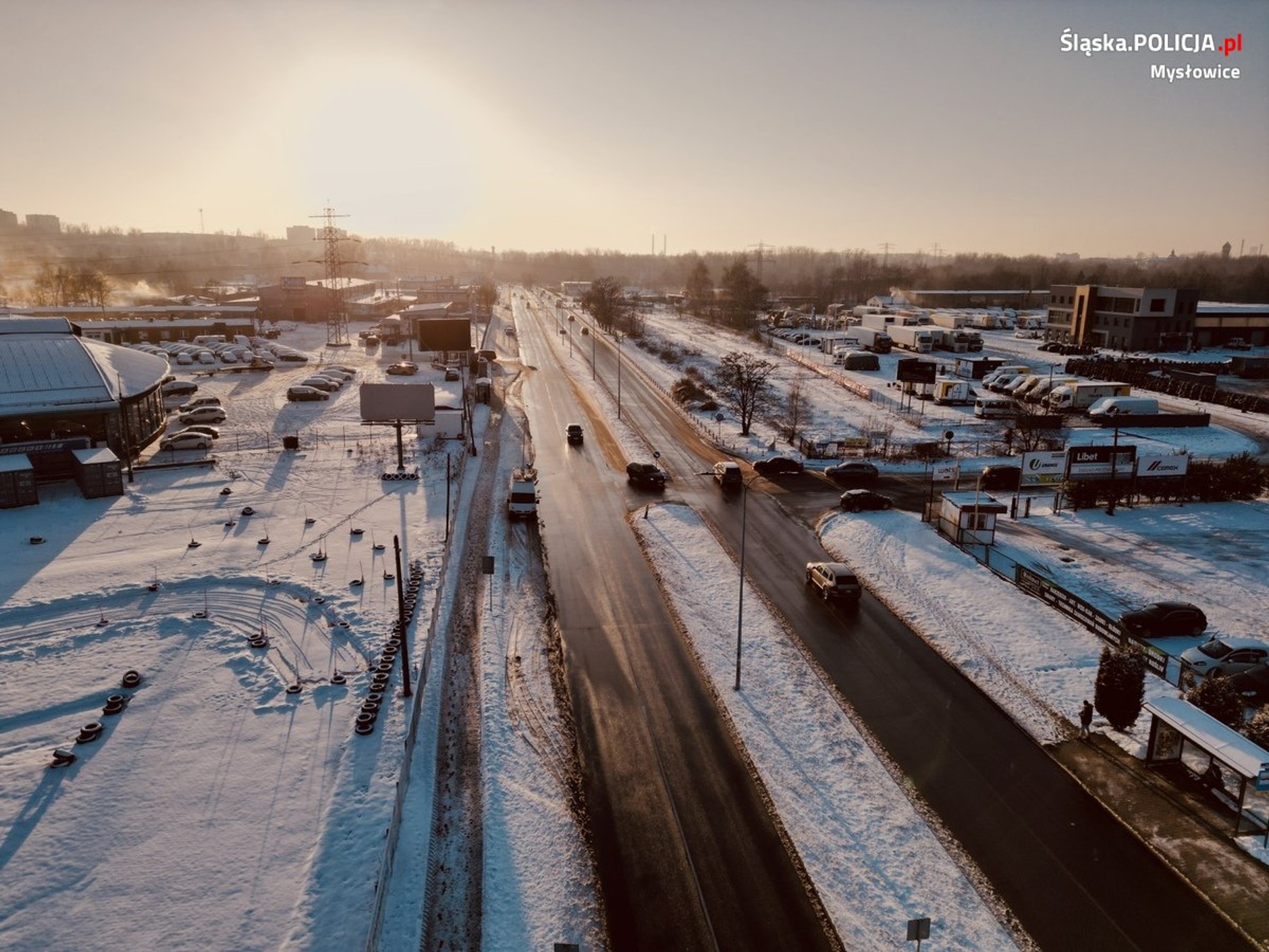 Policja przeprowadziła akcję przy pomocy specjalnego mobilnego stanowiska dowodzenia