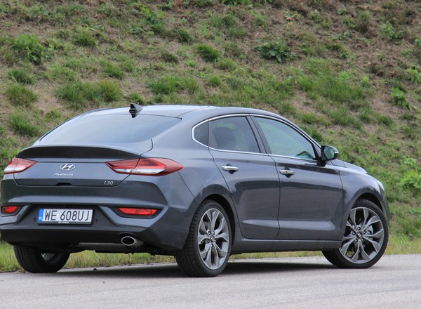 Hyundai i30 1.6 CRDI Fastback - coś za coś | TEST