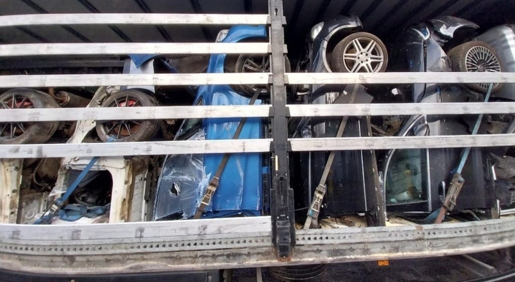 ITD uznała przewożone połówki samochodów i inne części za odpady