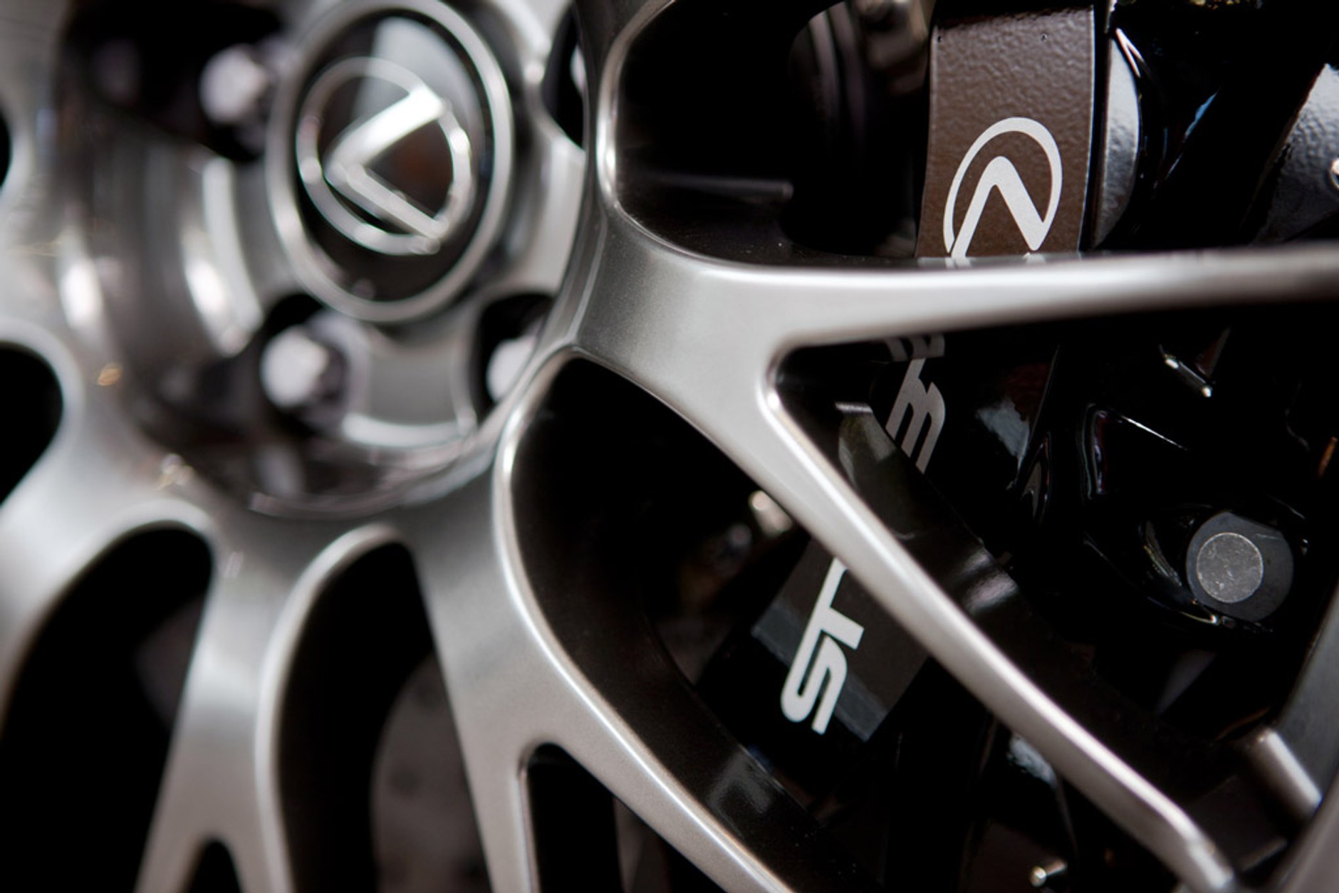 Lexus LFA Nurburgring Package: samochód z piekła rodem