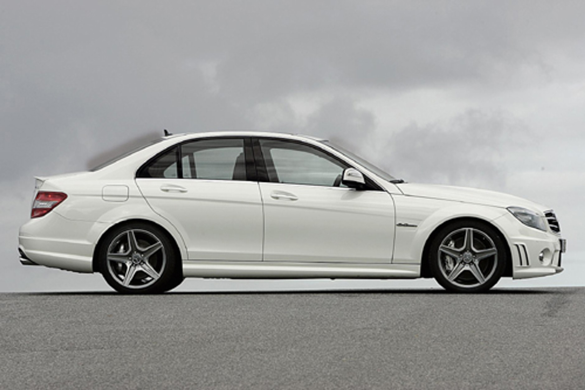 Mercedes C63 AMG kontra BMW M3 - Gaz do dechy!