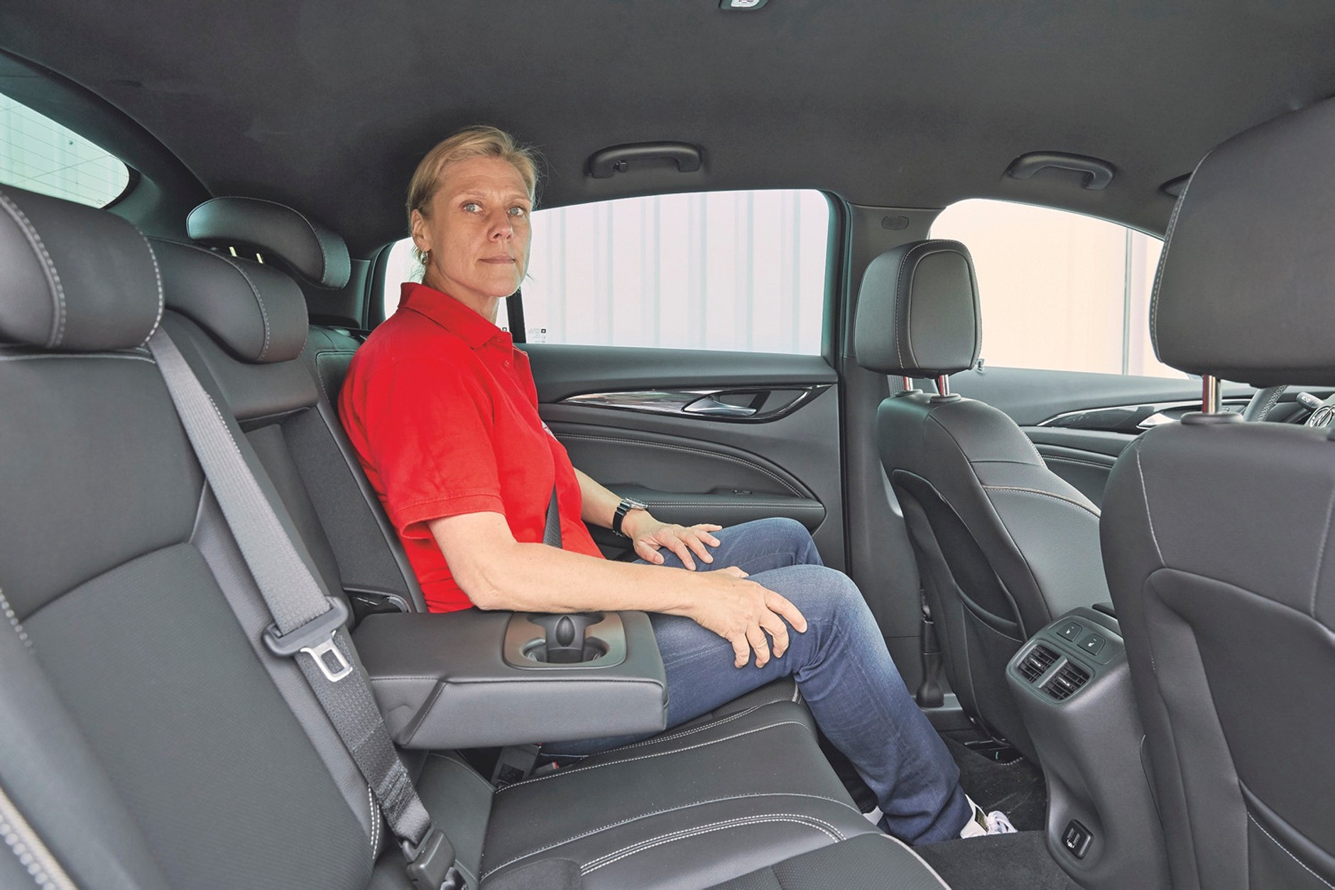 Nowy Opel Insignia kontra Ford Mondeo, Mazda 6 i Skoda Superb - kto wyprzedzi Opla?