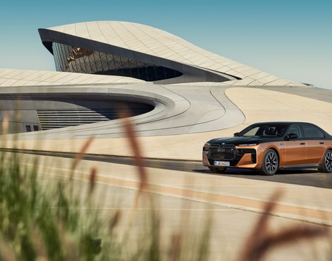 BMW i7 M70