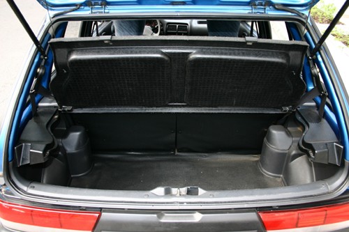 Suzuki Swift 1.0 GL - Trzeszczy, ale jedzie
