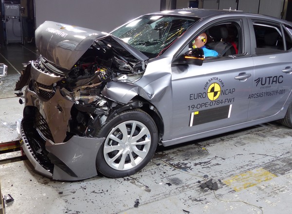 Testy Euro NCAP: wpadka nowego Opla Corsa, reszta aut z piątkami