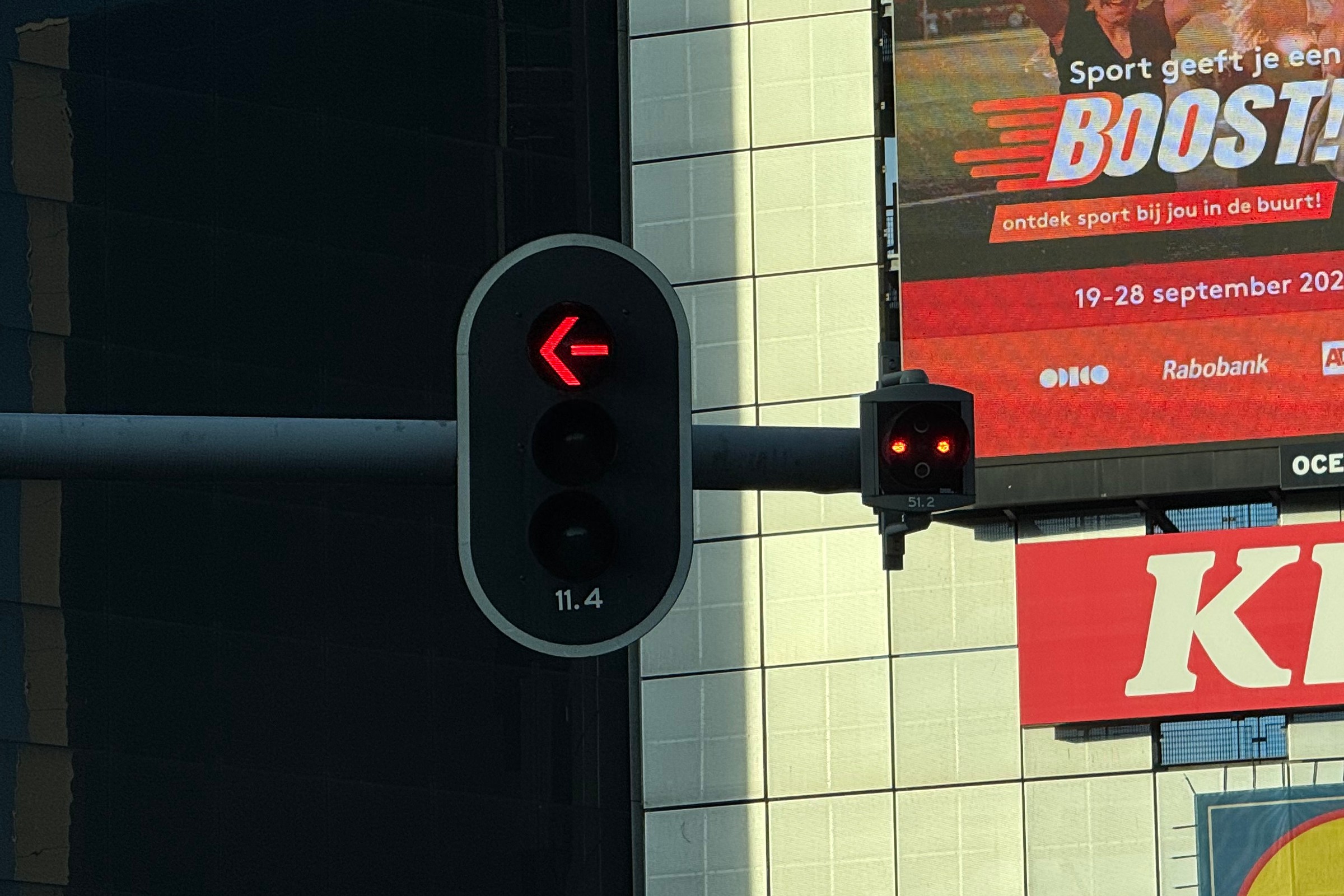 Co oznacza sygnalizator z kropkami? To ważna informacja. Kierowców może zaskoczyć