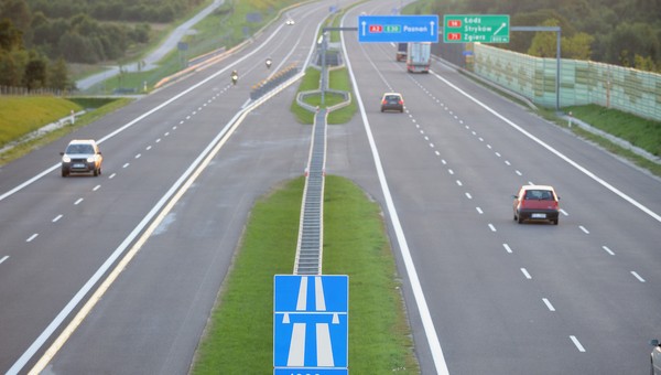 Jak bezpiecznie jeździć po autostradach? 10 prostych zasad!