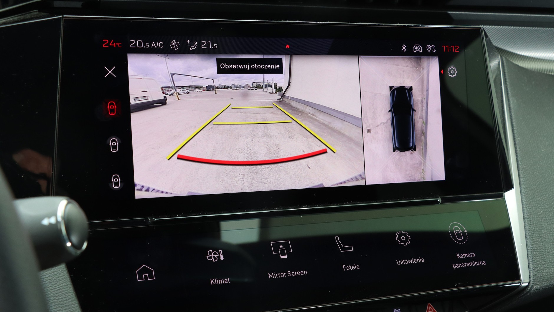 Seryjny w GT Pack system VisioPark 360 wykorzystuje kamery z przodu, z tyłu i w lusterkach, ułatwiając manewrowanie