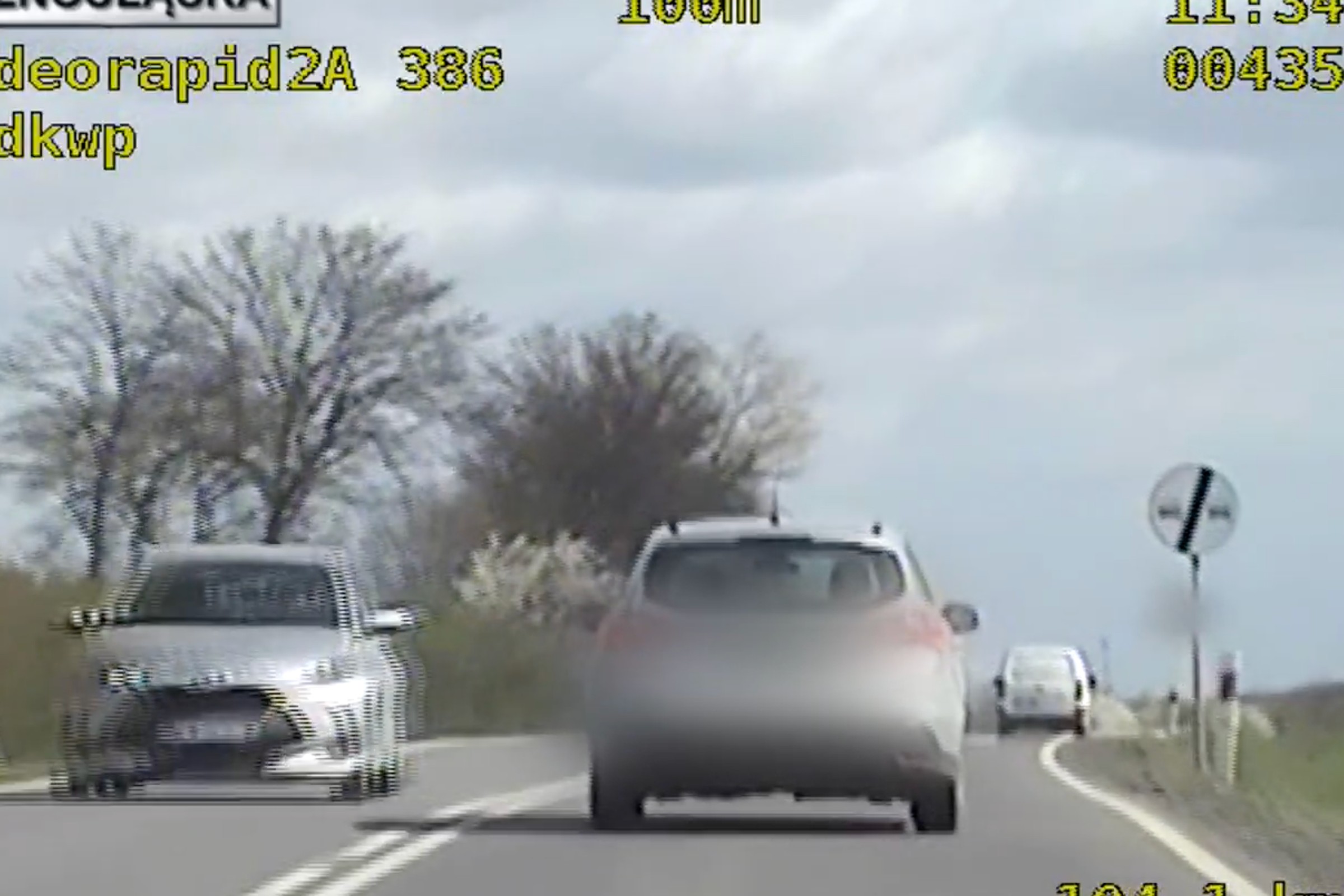 Jedna wpadka i przekraczasz limit punktów. Policjant dodaje i dodaje...