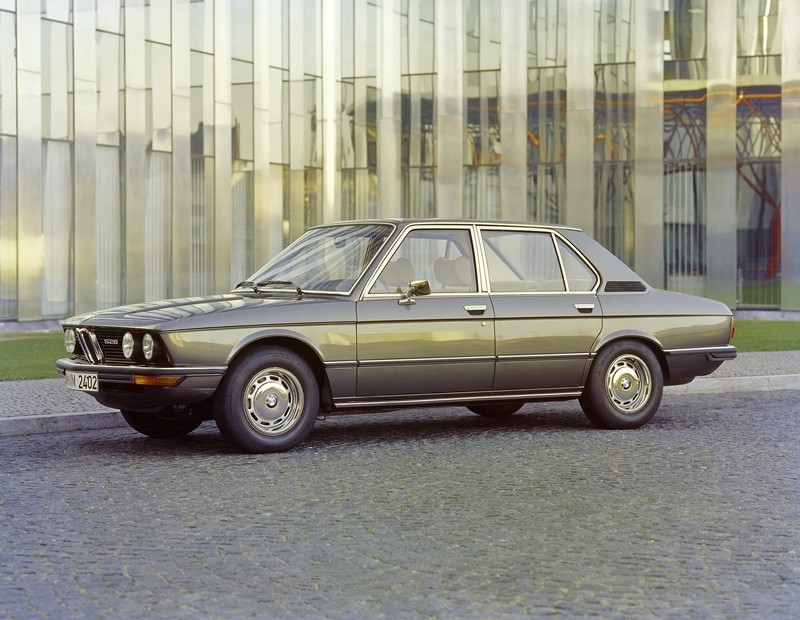 BMW serii 5 – sześć generacji, mnóstwo zdjęć