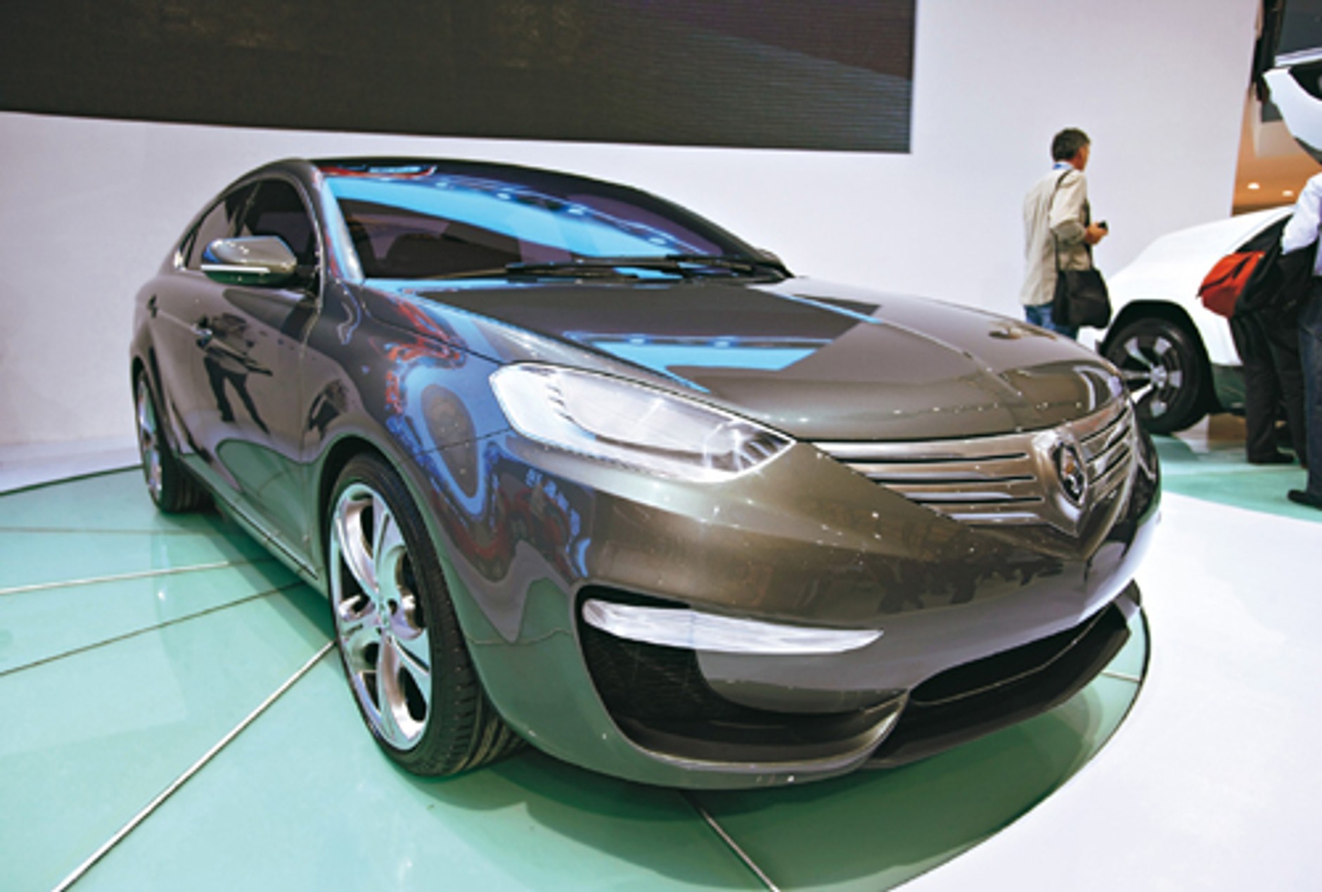 Szanghaj Motor Show. Zobacz jak Chińczycy dostają  skrzydeł