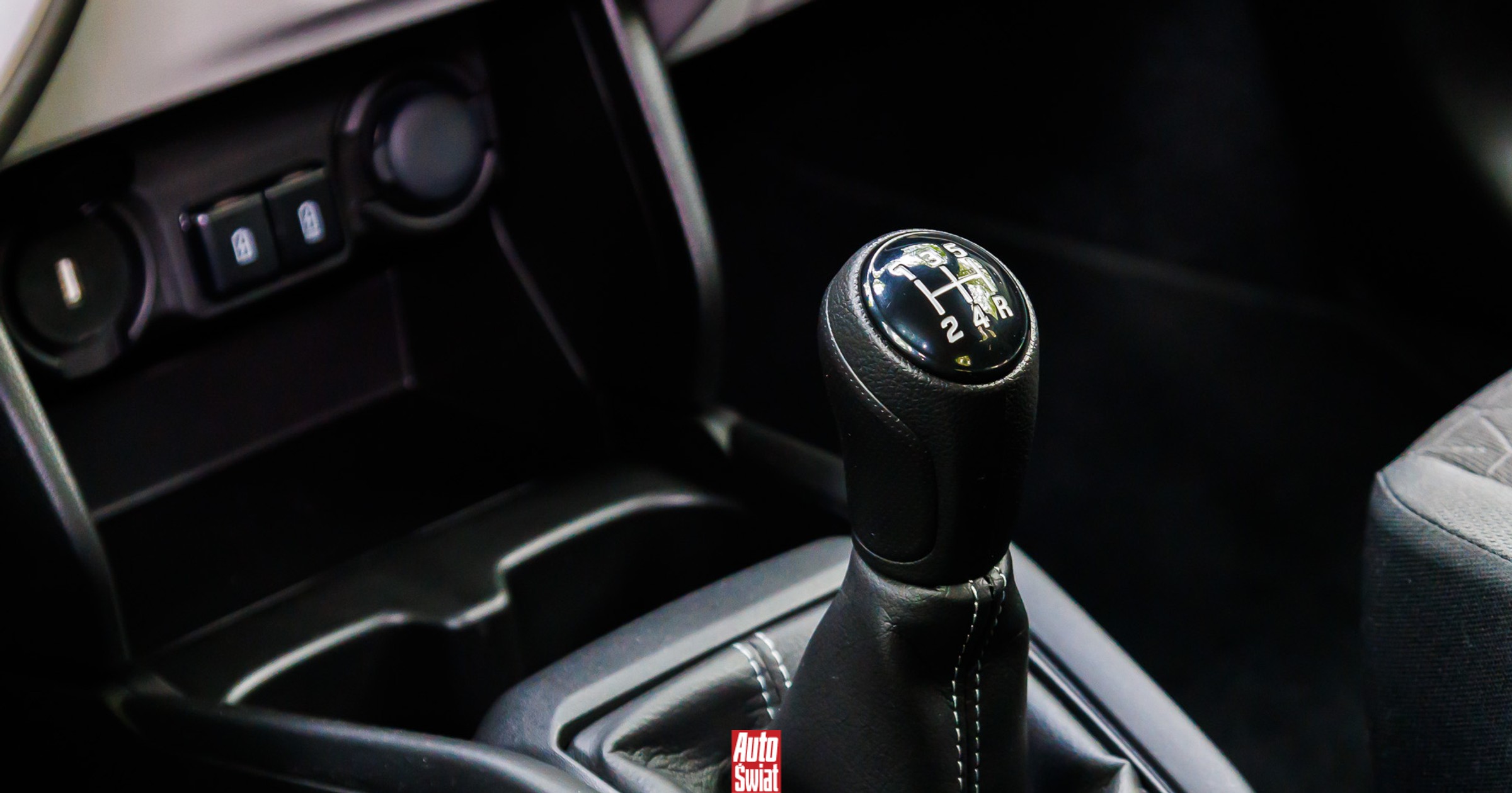 Codzienne nawyki mogą zniszczyć skrzynię biegów. Te czynności robimy automatycznie, a nie powinniśmy