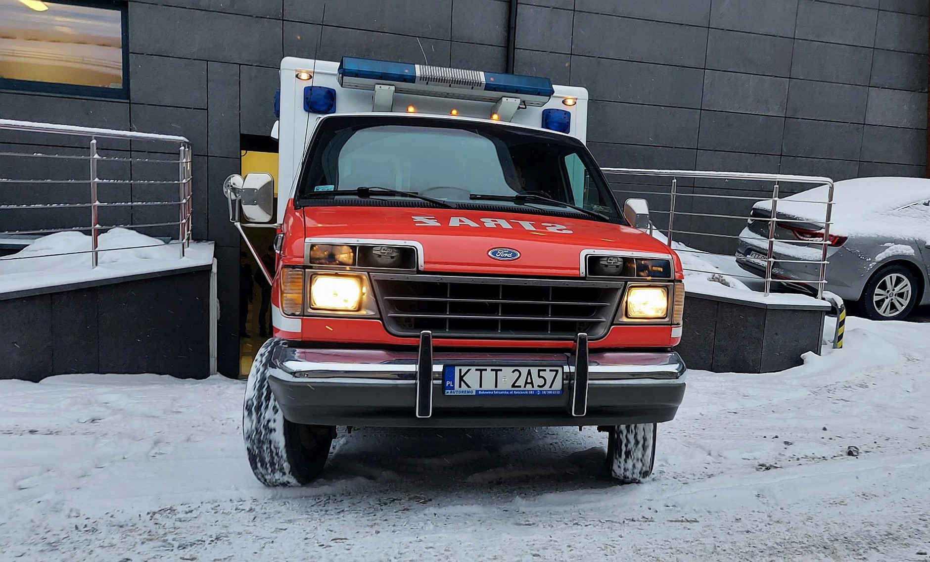 Ambulans na bazie Forda 350E Cutaway przekazany Ukrainie