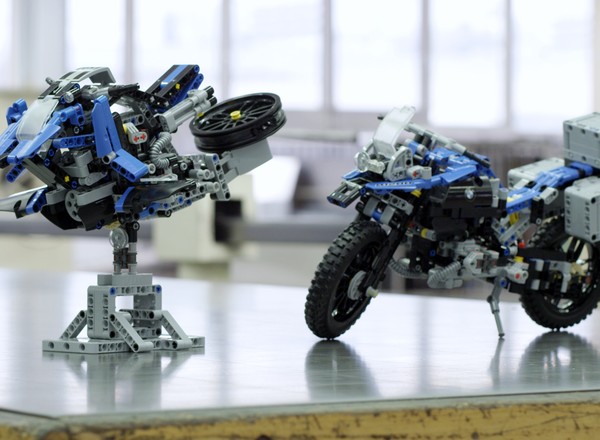 Motocykl BMW inspirowany klockami Lego Technic