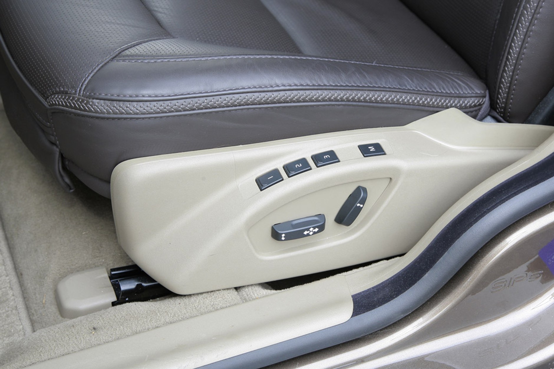 Volvo XC70: bliski krewny SUV-a