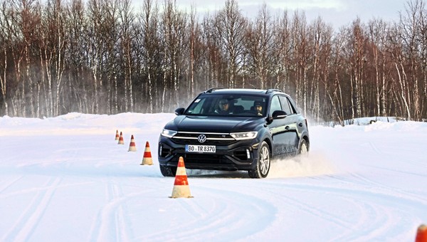 Test opon zimowych do SUV-ów 2025. Cztery modele wzorowe, ale na jednych robiło się groźnie