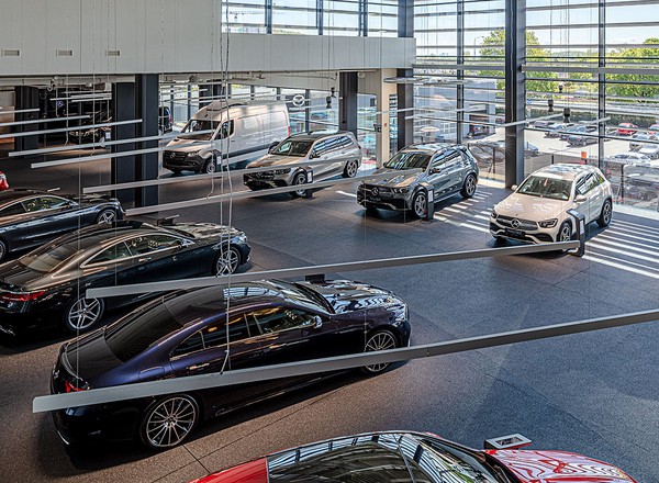 Mercedes popularniejszy niż Dacia - sprzedaż nowych aut w Polsce