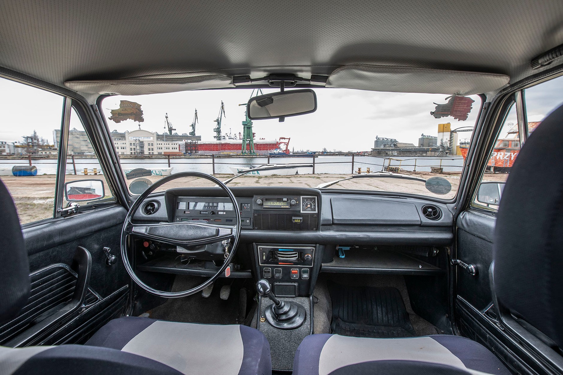 Polski Fiat 125p i FSO Polonez w wersji Long - przedłużane auta z FSO