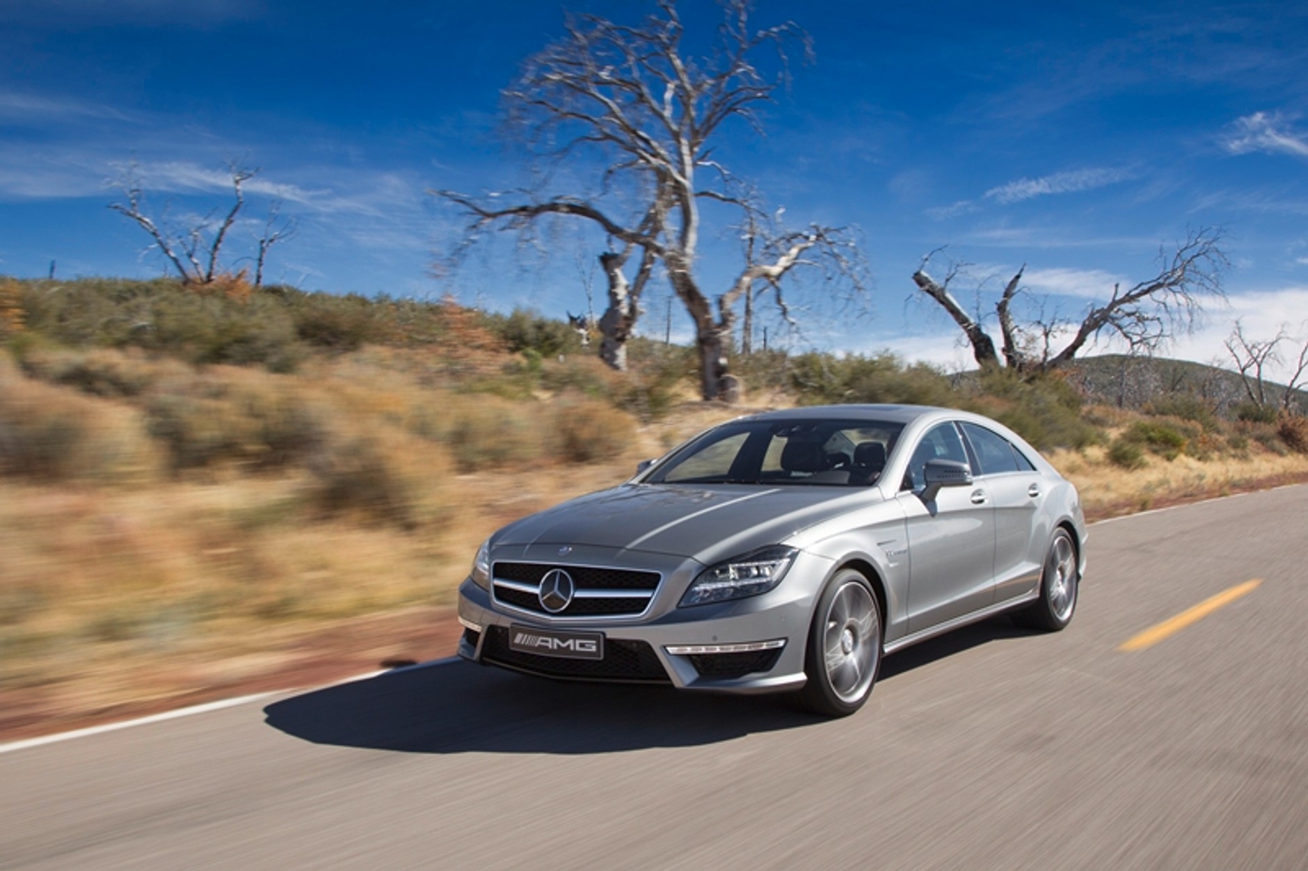 Mercedes CLS63 AMG ma rozdwojoną jaźń i świetnie wychodzi na zdjęciach